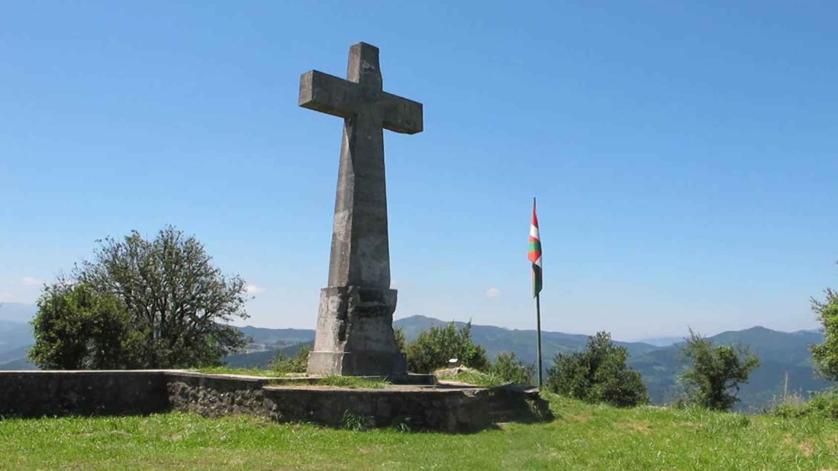 Imagen de la Cruz franquista de Pea Lemona