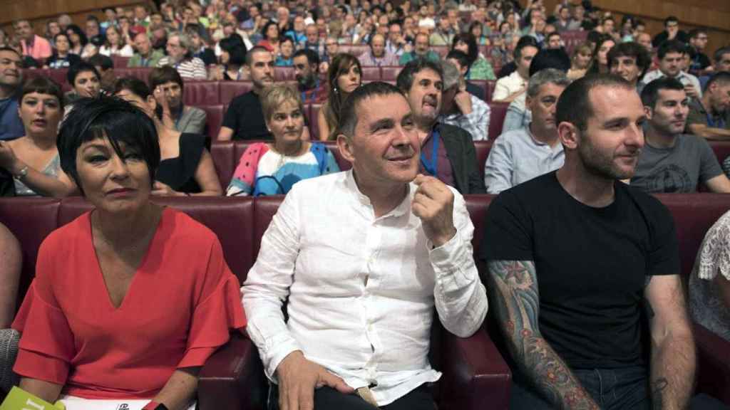 Arnaldo Otegi y Madalen Iriarte en un acto de EH Bildu / EFE