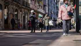 Imagen de ciudadanos en Vitoria. / EP