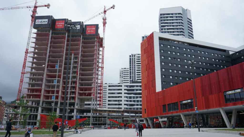 La última torre de Garellano reanudó hace poco su construcción.