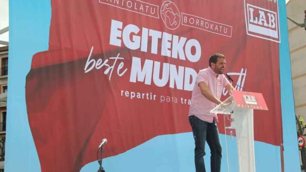 El coordinador general de LAB Igor Arroyo en su intervención en el acto del 1º de Mayo de LAB en Bilbao / LAB