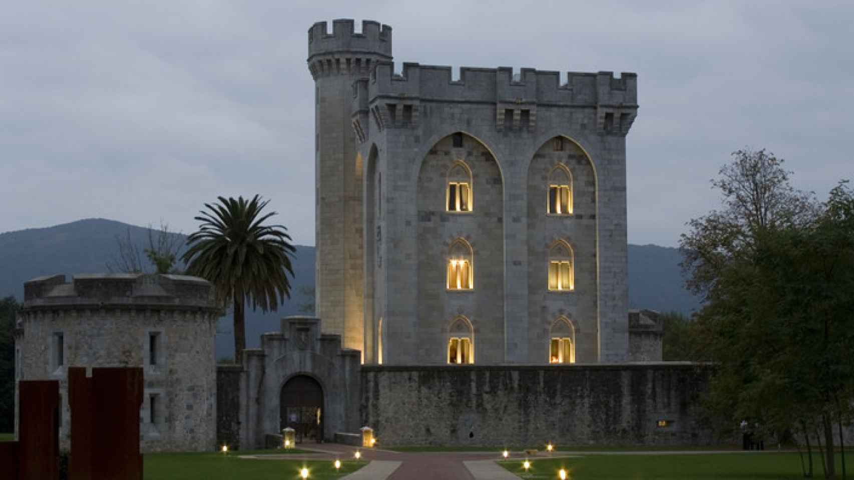 Este precioso castillo se encuentra en Bizkaia.