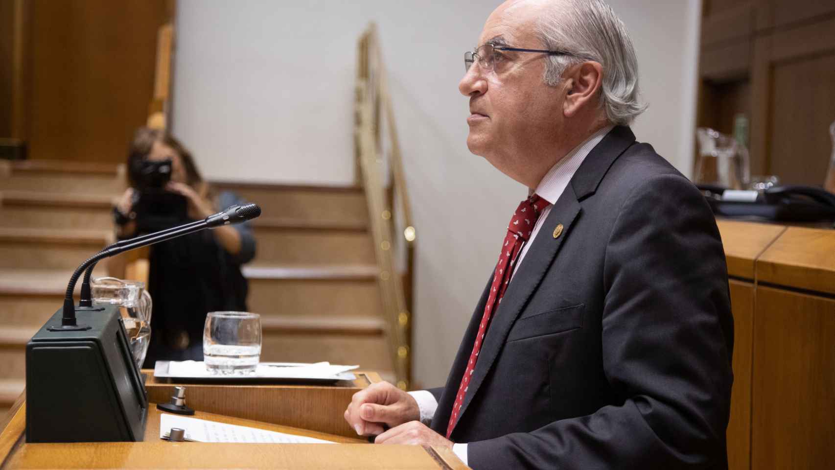 El consejero de Planificación Territorial, Vivienda y Transportes, Iñaki Arriola (PSE-EE), en el Parlamento Vasco / Legebiltzarra