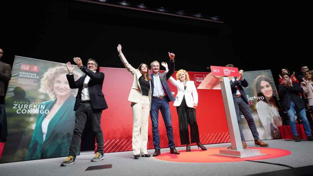 Rodríguez Zapatero junto a Patxi López, Eneko Andueza, Maider Etxebarria y Cristina González en el acto de inicio de campaña / Iñaki Berasluce - Europa Press