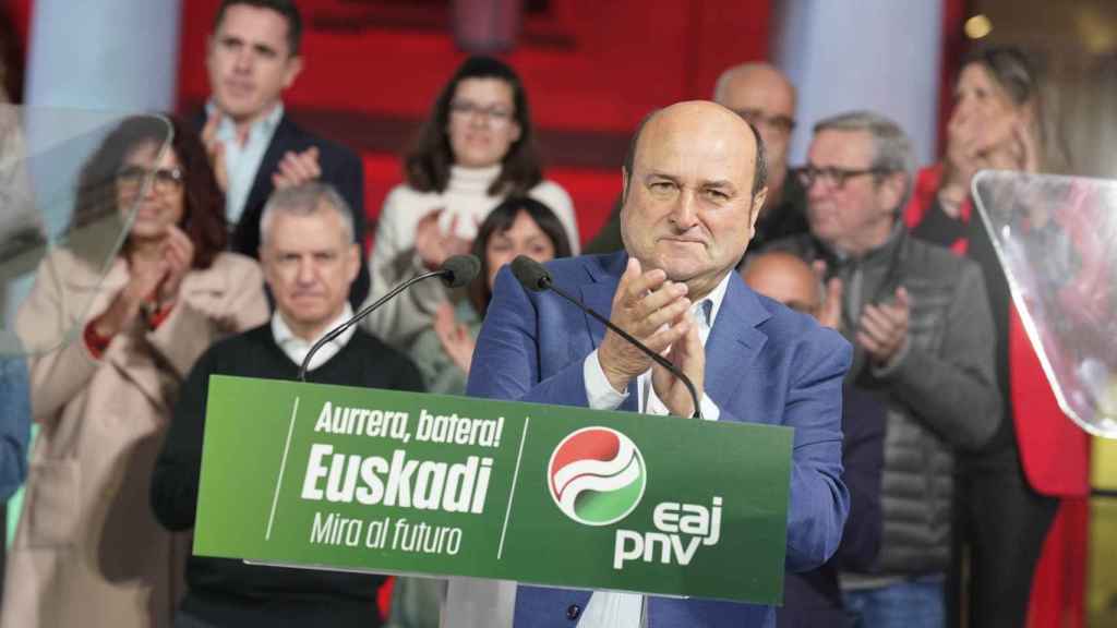 El presidente jeltzale, Andoni Ortuzar, junto al lehendakari, Iñigo Urkullu, en la campaña del 28-M.