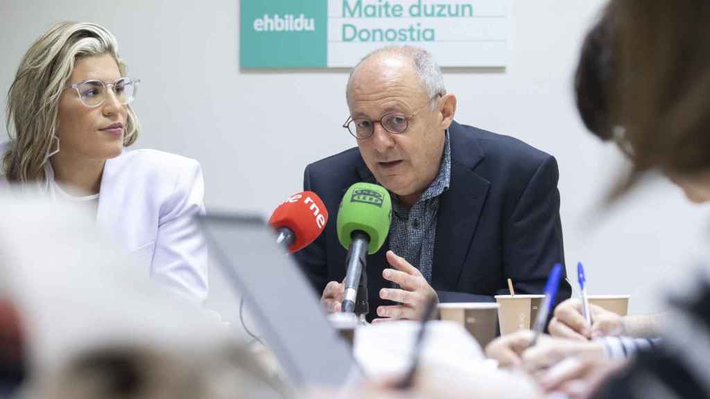 El candidato a la Alcaldía de San Sebastián de EH Bildu, Juan Karlos Izagirre, durante la presentación de su programa electoral / Javier Etxezarreta - EFE