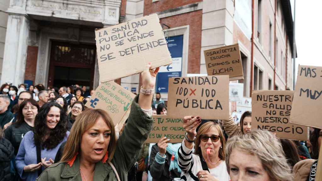 Protesta de trabajadores de Osakidetza, que representa en torno a un tercio de todo el empleo del sector sanitario en Euskadi / CV