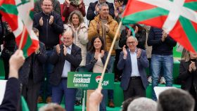 Andoni Ortuzar, Beatriz Artolazabal y Ramiro González en un acto de campaña del PNV / PNV