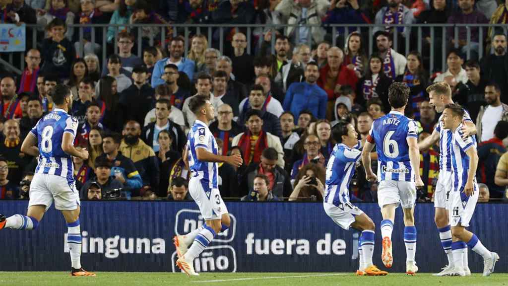 La Real Sociedad celebra un gol anotado la pasada temporada en el Camp Nou.