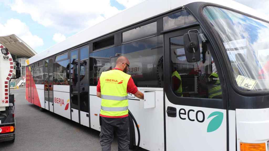 El biocombustible HVO será utilizado en las operaciones de handling, de carga y descarga de pasajeros y equipajes a los aviones.