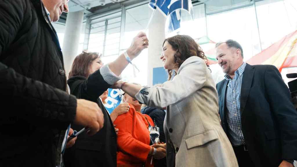 Isabel Díaz Ayuso en un acto de campaña del PP en Bilbao junto a Carlos Iturgaiz / H. BILBAO - EP