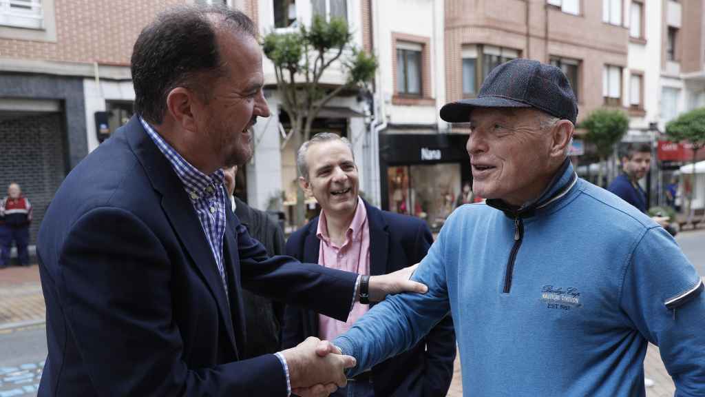 El presidente del PP vasco, Carlos Iturgaiz, en un acto electoral en Barakaldo / Miguel Toña - EFE