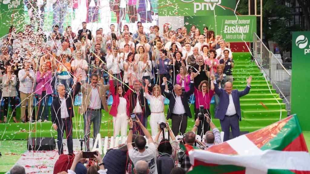 Imagen del cierre de campaña del PNV en Bilbao, con Iñigo Urkullu, Andoni Ortuzar y los principales candidatos jeltzales.