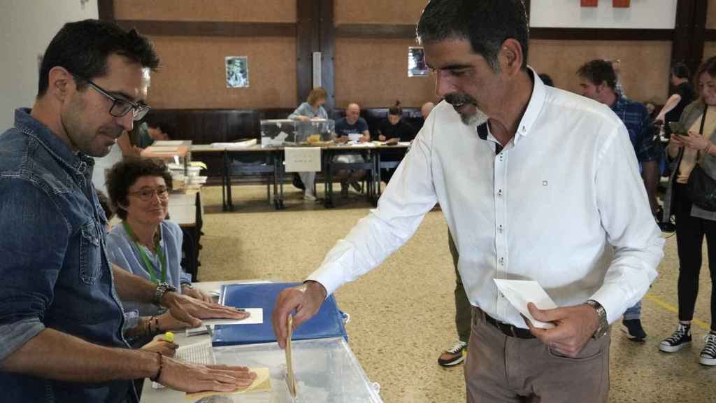 Eneko Goia vuelve a ganar en Donostia aunque con muy poco margen sobre Juan Karlos Izagirre / EP