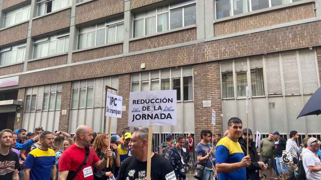 Al grito de ‘IPC sin trampas’, miles de personas han partido de la plaza Bilbao, de la capital vasca