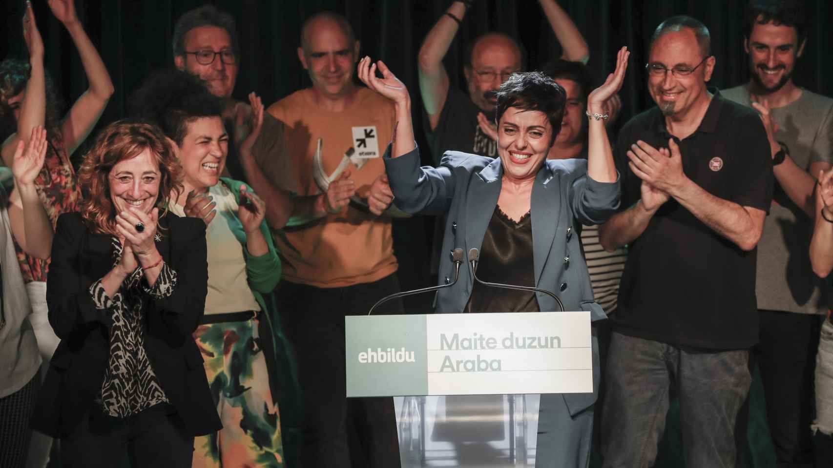 La candidata de EH-Bildu a la Alcaldía de Vitoria, Rocío Vitero, durante su comparecencia esta noche tras las elecciones celebradas este domingo / David Aguilar - EFE