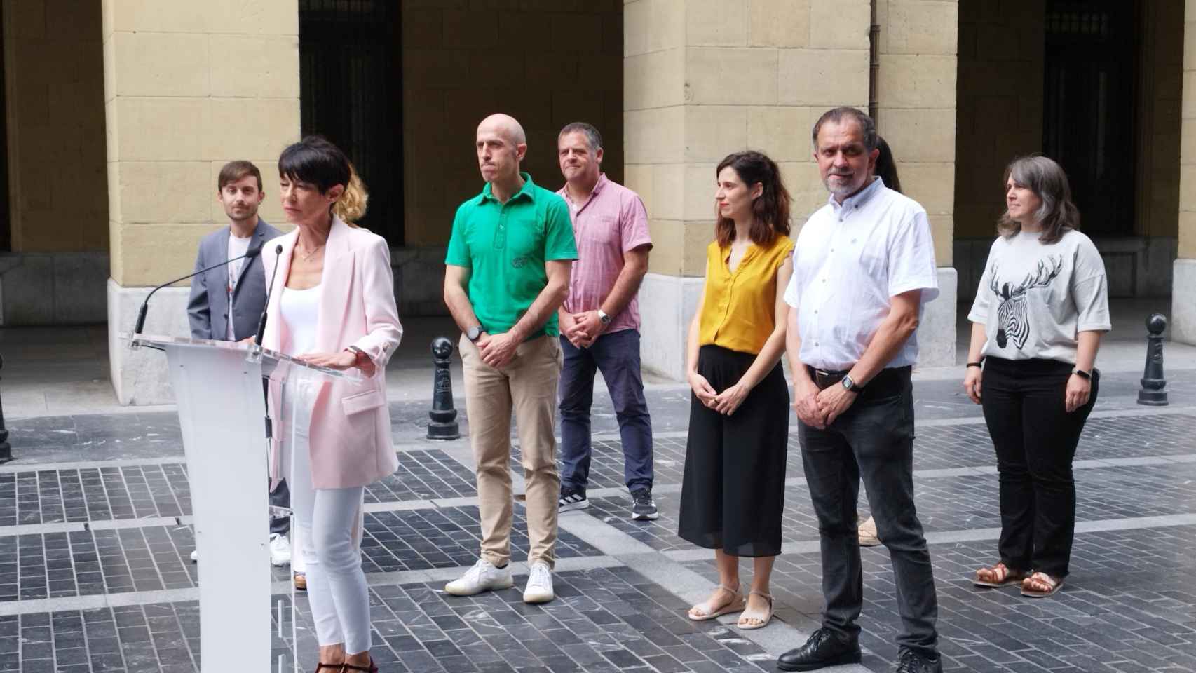 Maddalen Iriarte en su intervención frente al Palacio foral de San Sebastian / Europa Press