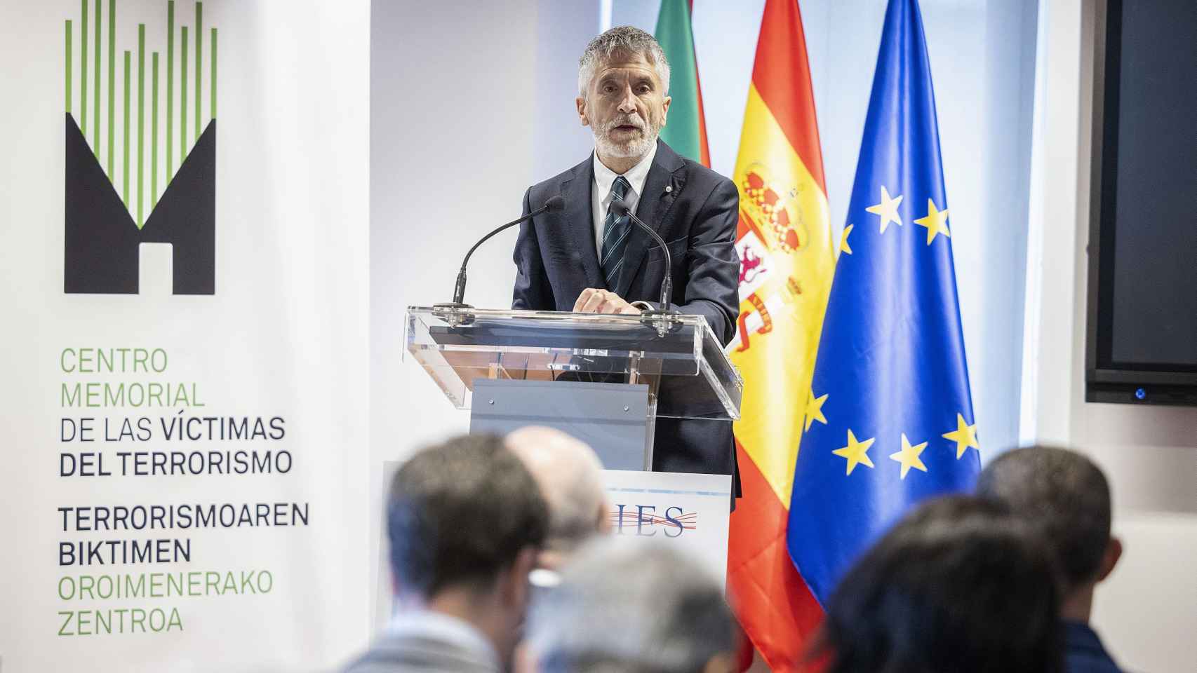 El ministro del Interior, Fernando Grande-Marlaska, en el Memorial de Vitoria este miércoles.