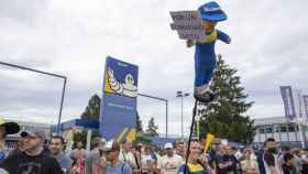 Cientos de trabajadores de la factoría de Michelin de Vitoria/EFE