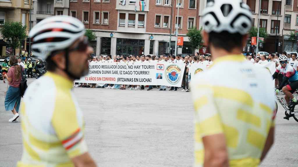 'Ertzainas en lucha' ya salió a la calle en una marcha cicloturista previa al Tour de Francia