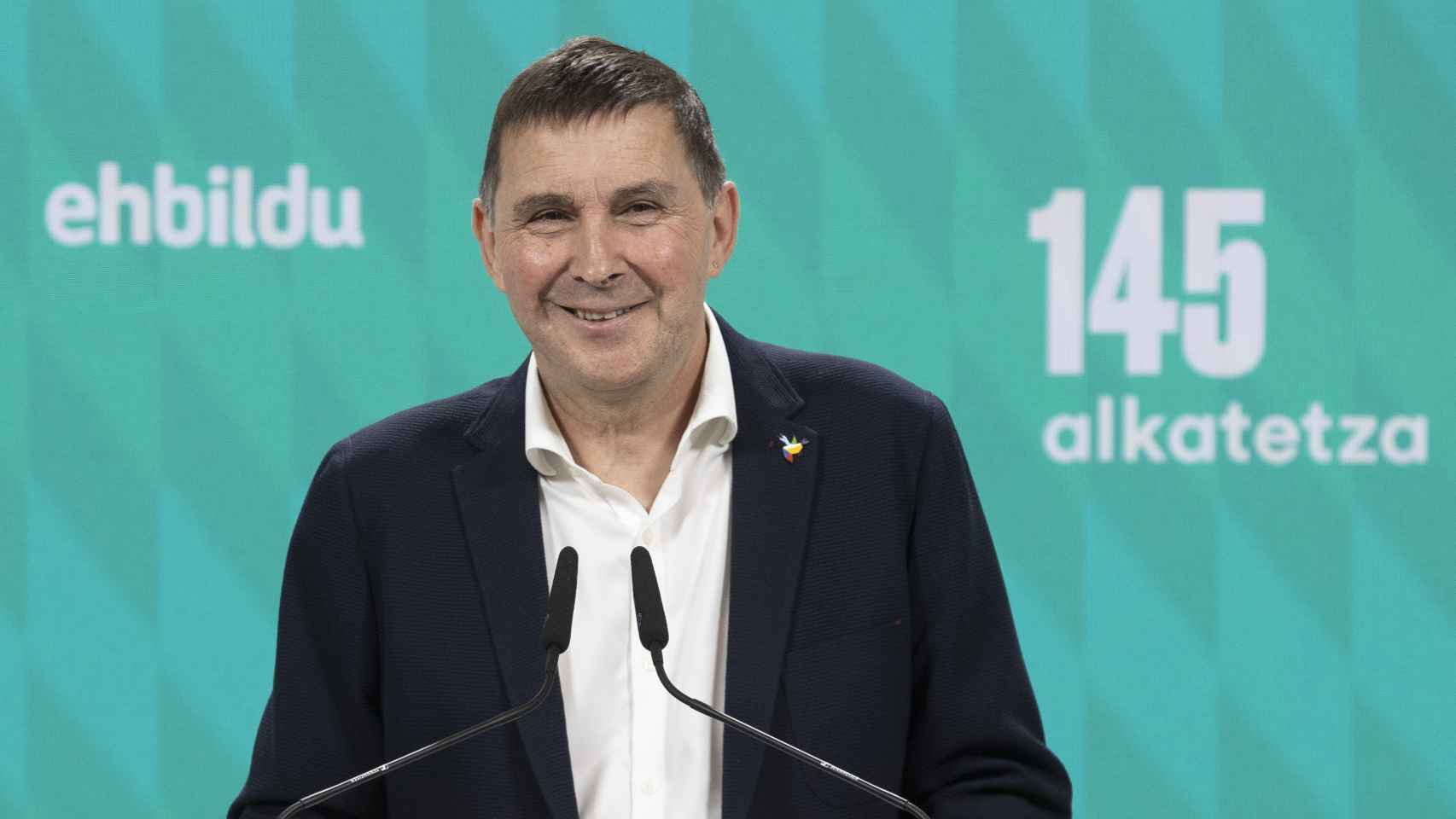 El coordinador general de EH-Bildu, Arnaldo Otegi, comparece tras la constitución de los ayuntamientos tras las elecciones del 28 de mayo / Javier Etxezarreta - EFE