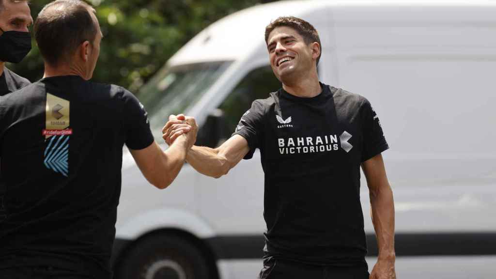 El corredor del equipo Bahrain Mikel Landa a su llegada al hotel, la Presentación Oficial de equipos del Tour de Francia de este jueves/EFE