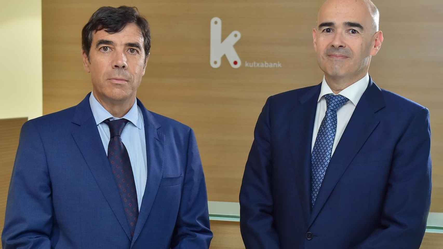 El presidente de Kutxabank, Antón Arriola, con el nuevo CEO, Eduardo Ruiz de Gordejuela
