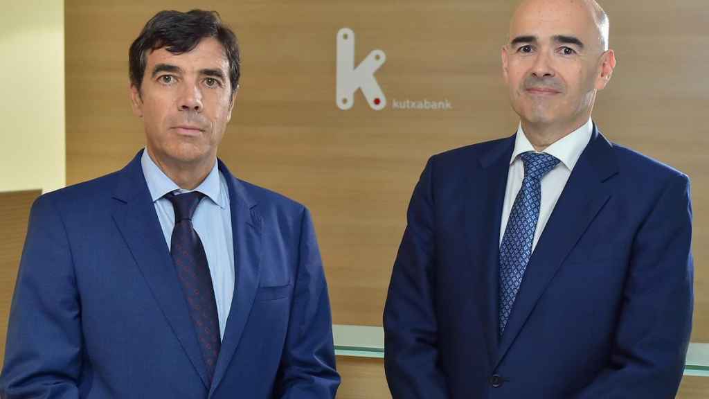 El presidente de Kutxabank, Anton Arriola, y el recién elegido como CEO, Eduardo Ruiz de Gordejuela