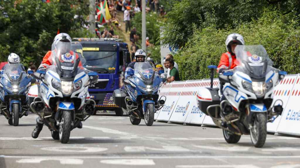 Asuntos Internos de la Ertzaintza investiga la ausencia de agentes durante las etapas vascas del Tour/EFE