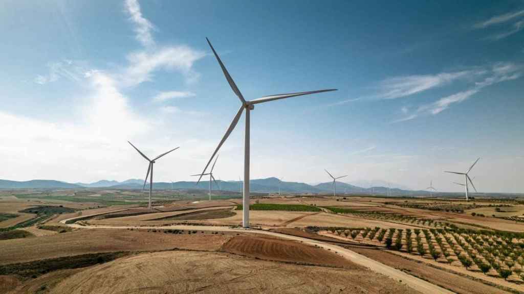 La energía eólica es muy variable, ya que depende del viento, que nunca es constante.