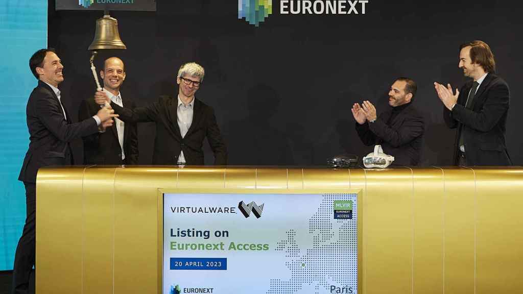 Acto de toque de campana por el debut de Virtualware en Euronext París / VIRTUALWARE