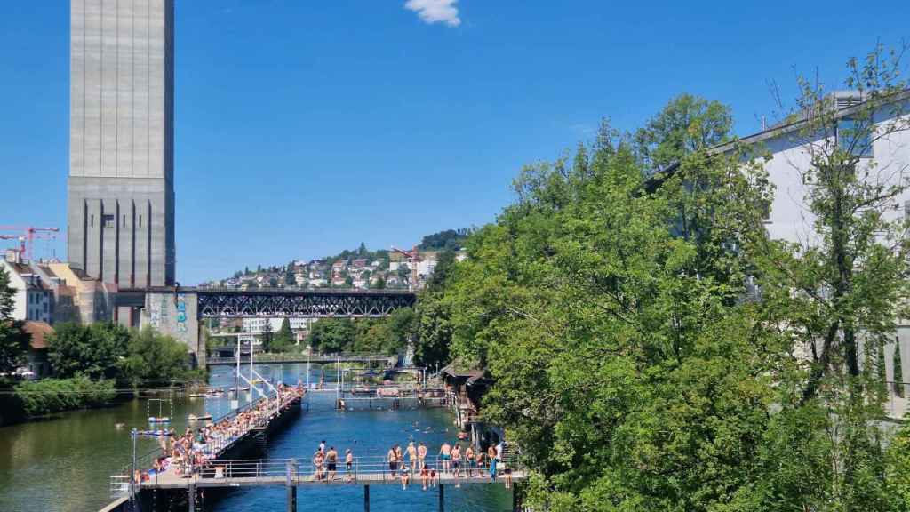 Zúrich se recrea con el agua casi tanto como el chocolate / A. VIRI