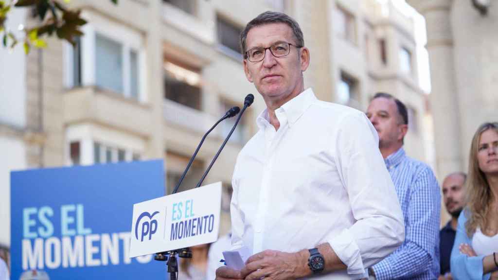 Feijóo en el acto de campaña de Vitoria-Gasteiz / IÑAKI BERASALUCE -EP