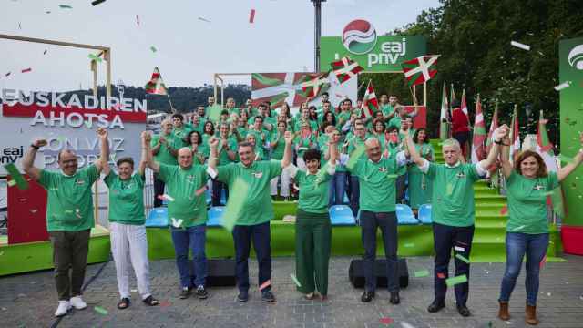 Los líderes del PNV en su mitin de final de campaña en Bilbao.