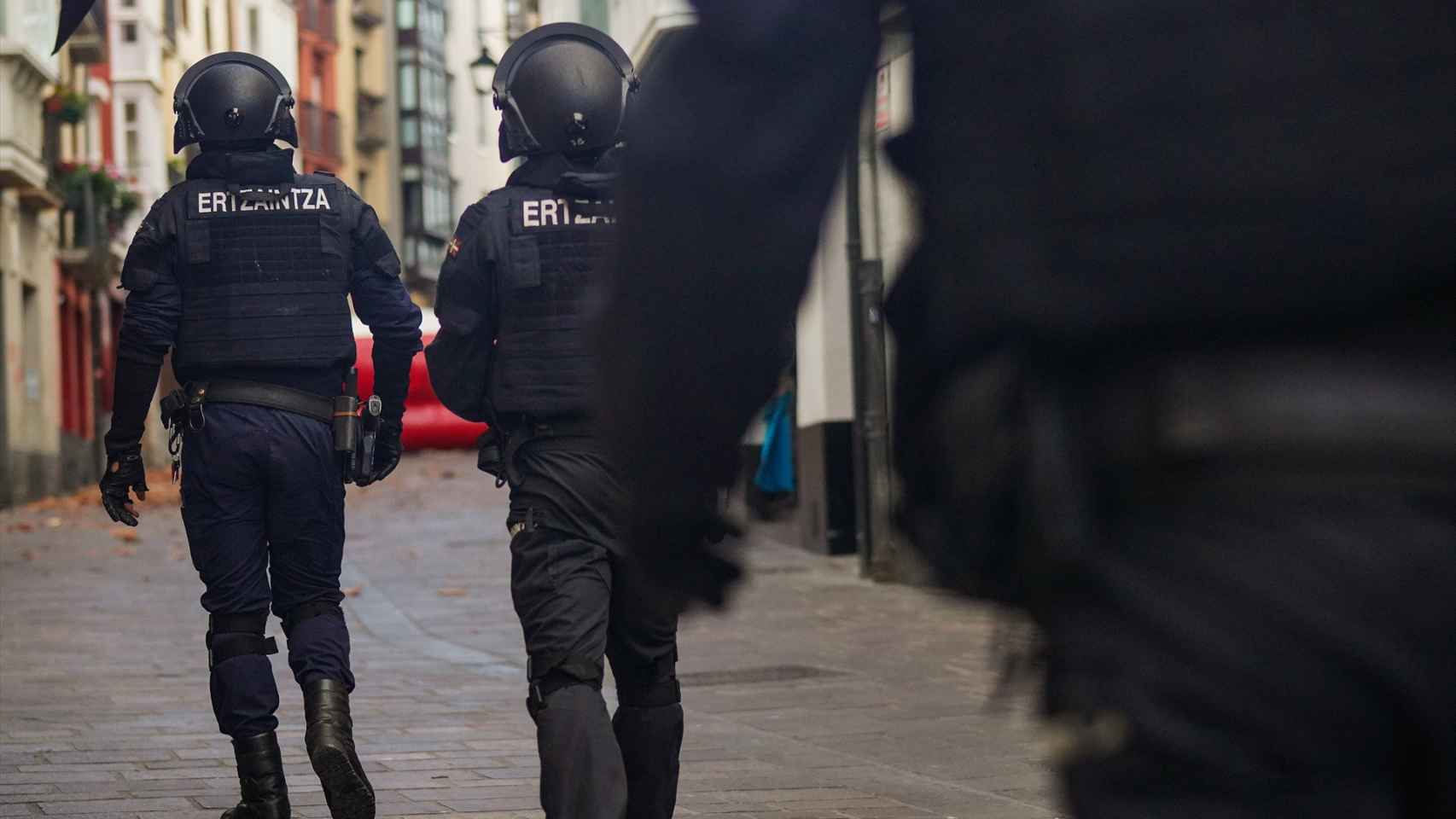 Agentes de le Ertzaintza/ Iñaki Berasaluce - Europa Press