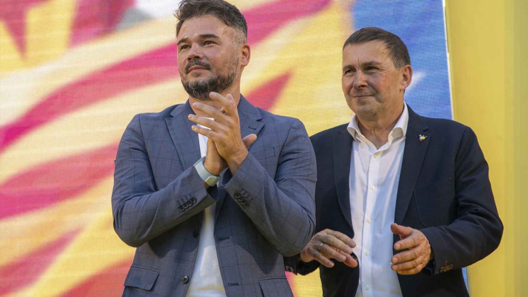 El número uno de ERC al Congreso Gabriel Rufián, y el coordinador de EH Bildu Arnaldo Otegi durante un mitin para las elecciones del 23J /   Lorena Sopêna - Europa Press