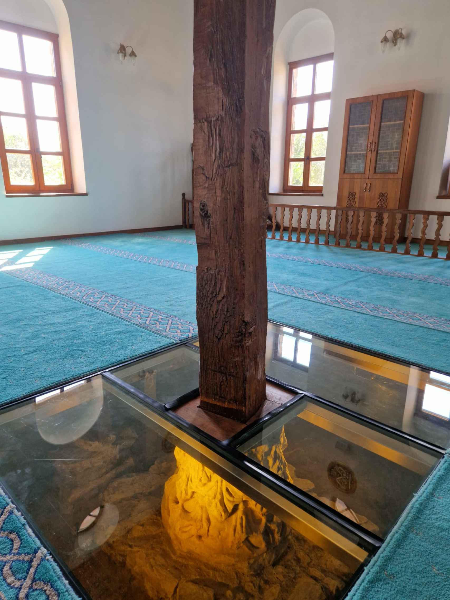 La rehabilitación de la mezquita se ha hecho permitiendo ver la adaptación a la que el edificio se ha sometido a lo largo de los siglos / A. VIRI
