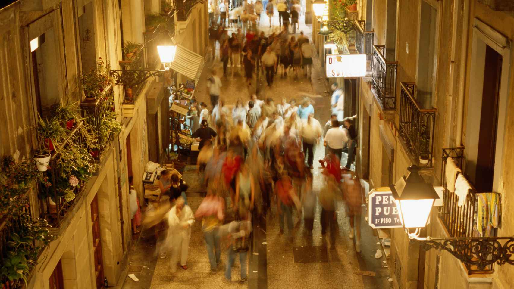 Turismo en el Casco Antiguo de San Sebastián / GETTY IMAGES