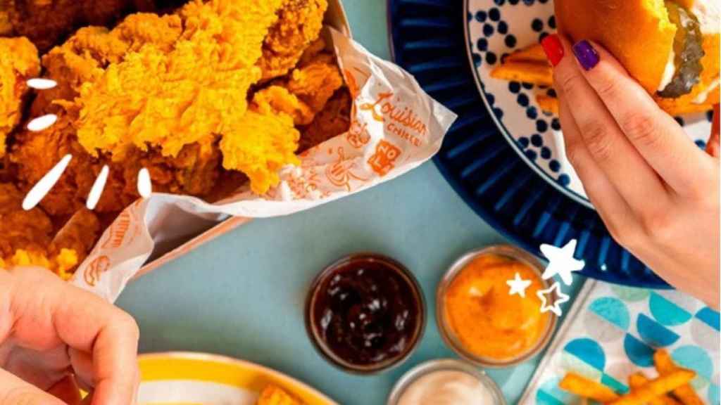 El pollo rebozado es el plato estrella de Popeyes / POPEYES