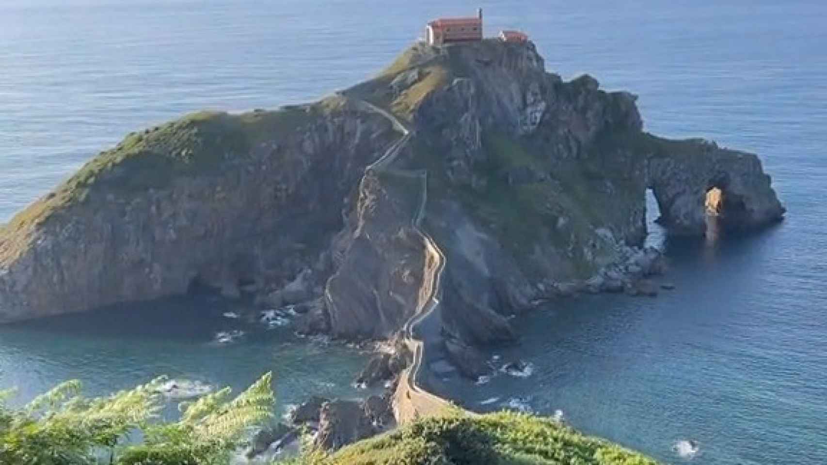 San Juan de Gaztelugatxe, en Bizkaia. TikTok de @epicoviajero.