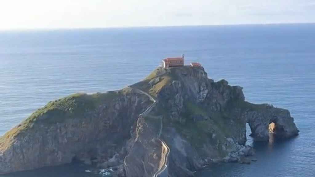 San Juan de Gaztelugatxe, en Bizkaia. TikTok de @epicoviajero.