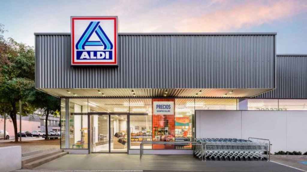 Imagen exterior de un supermercado de Aldi.