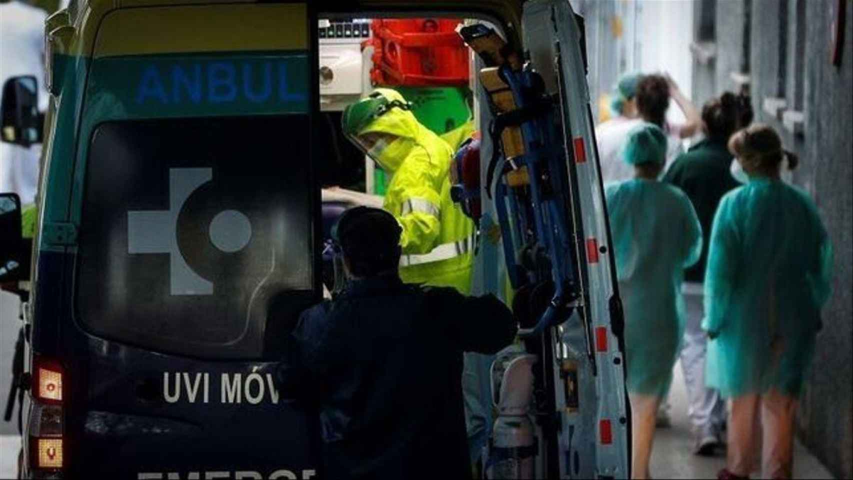 Ambulancia de Osakidetza, en la entrada de un hospital/ EFE