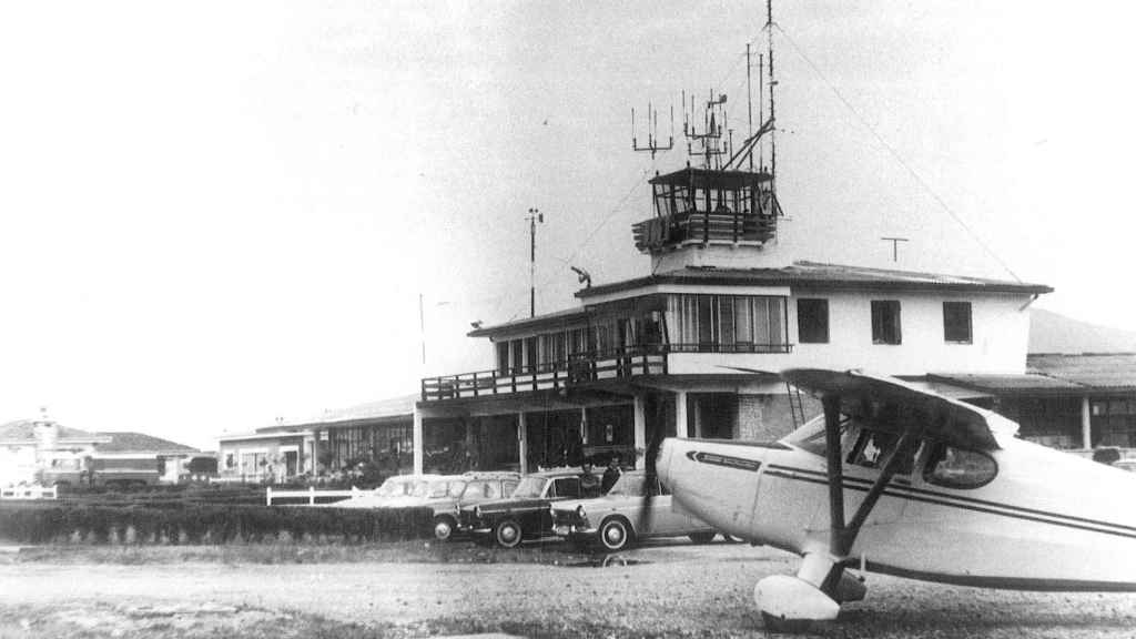 Aeropuerto de Bilbao en 1964 / AENA