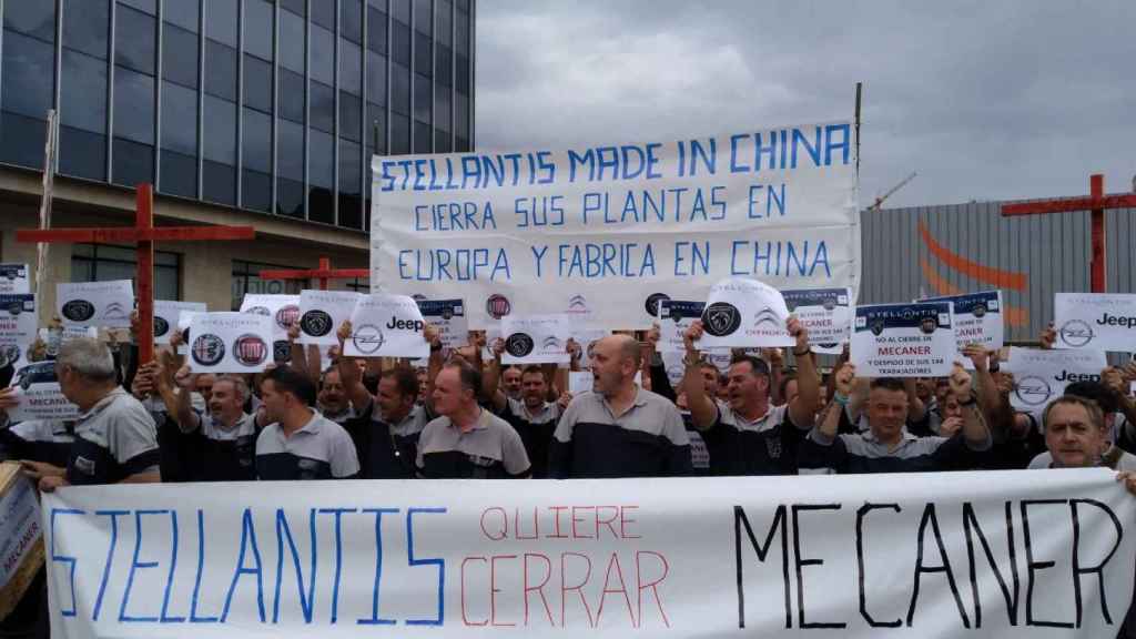Manifestación contra el cierre de Mecaner, del grupo Stellantis/LAB