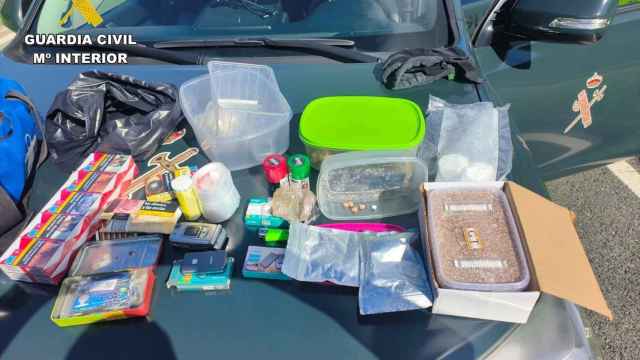 Detenidas en Irun dos personas con variedad de drogas ocultas en una mochila dentro del coche/Guardia Civil