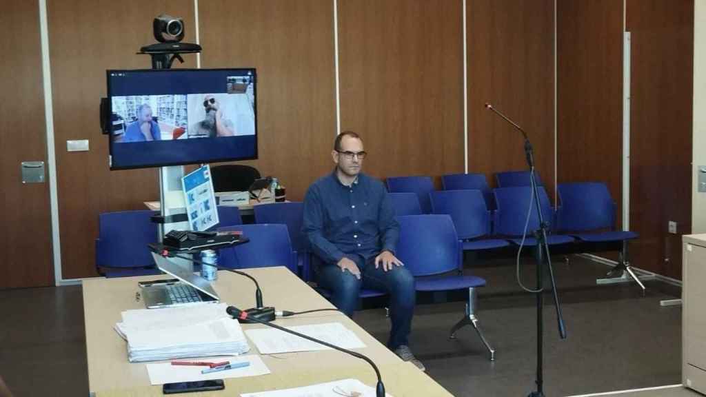 Juicio al director de cine de películas de adultos, Ignacio Allende Fernández, alias Torbe, y a otro acusado. Torbe asiste al juicio a través de videconferencia / Europa Press