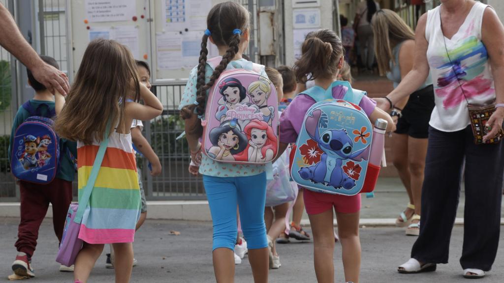 Alumnas de un centro escolar en una foto de archivo