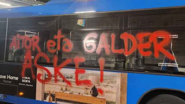 Radicales atacan autobuses en Donosti y Bergara para defender a dos condenados por almacenar explosivos