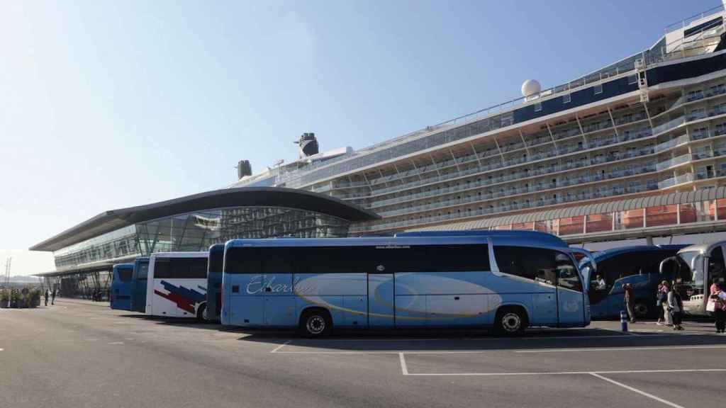 Un crucero en las instalaciones del Puerto de Bilbao, en Getxo